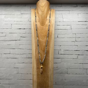 Sautoir plume et perles