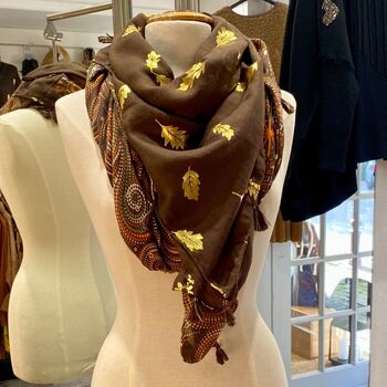 Grande écharpe carrée - Feuillage doré & nuances d'automne