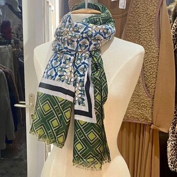 Foulard 100% viscose ethnique