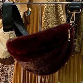 Banane Bordeaux en Fausse Fourrure