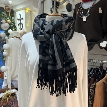 Écharpe élégante à franges