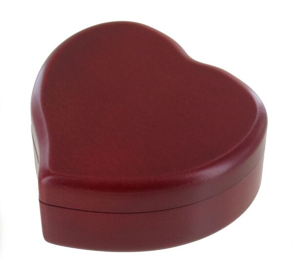 Music box with 18-note wind up musical mechanism - Item# of this music box: BOITE-COEUR-9.