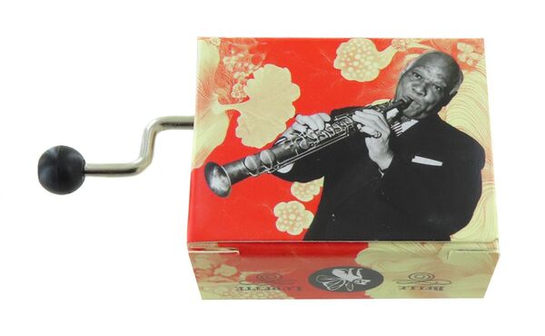 Caja de música de manivela de cartón ilustrado "Belle Lurette" - Referencia de esta caja de música de manivela: M0147.