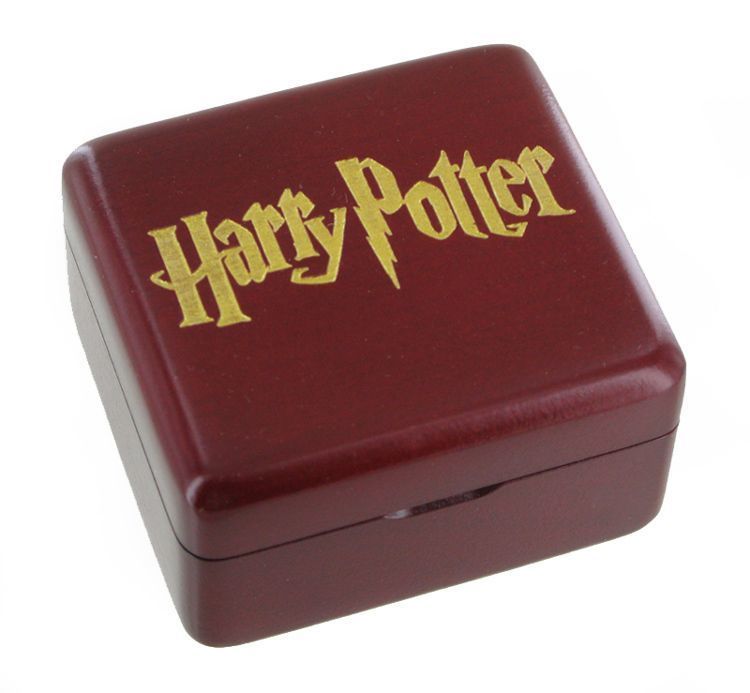 Boîte à musique à manivelle en forme de livre Harry Potter - Référence de cette boîte à Boîte à musique à manivelle en forme de livre Harry Potter - Référence de cette boîte à