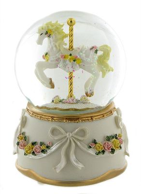 Boule à neige musicale avec mécanisme musical traditionnel à ressort de 18 notes - Référence de cette boule à neige musicale: 15046.
