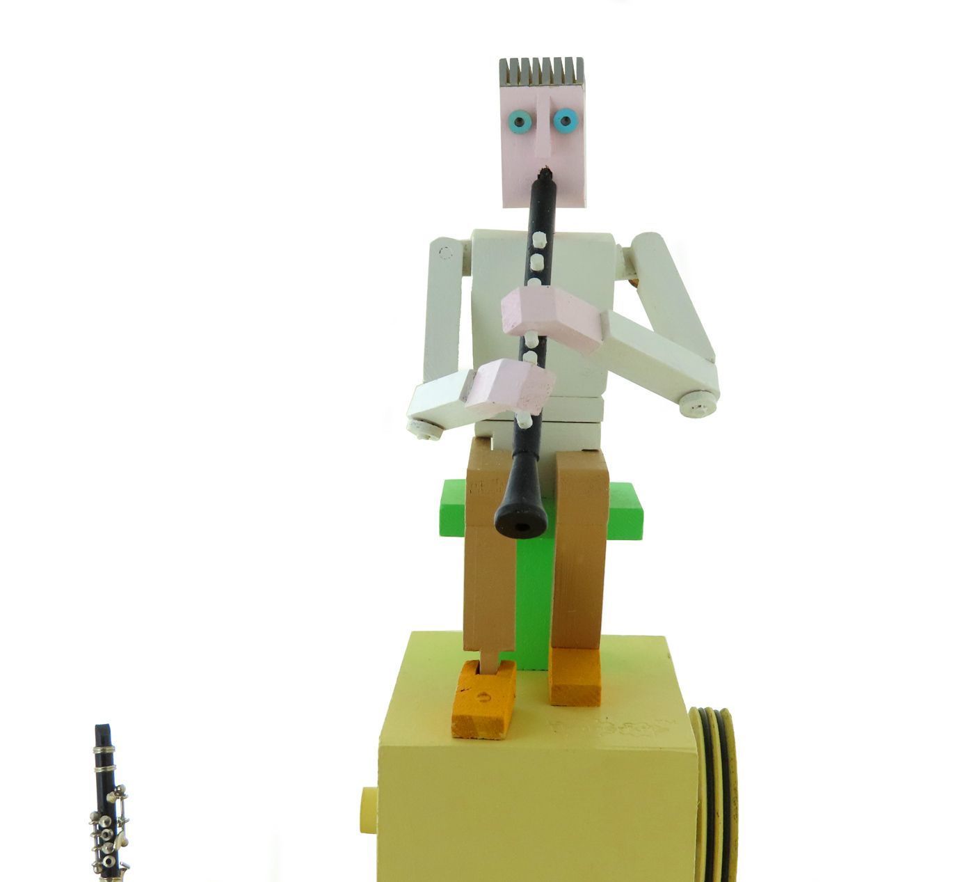 Autómata musical tradicional de madera con música electrónica