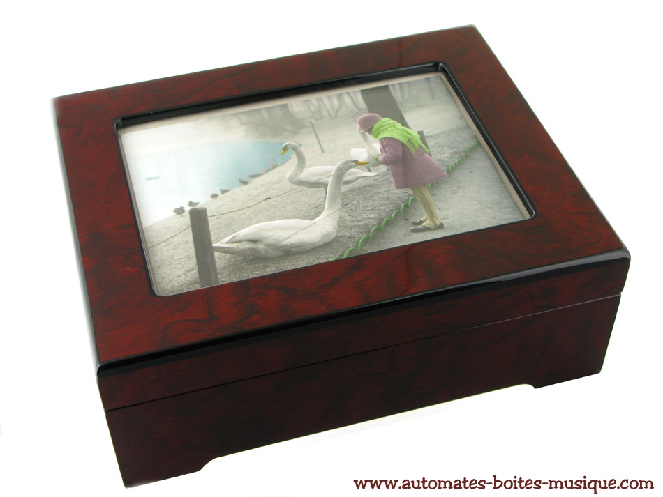 Boite à musique Romance Swiss Made B.50 - 18 lames automate Boite à musique Romance Swiss Made B.50 - 18 lames automate
