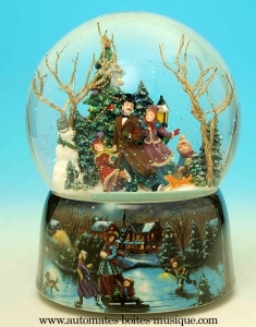 Christmas musical snow globe made of resin with traditional 18 note musical mechanism - Item# for this Christmas musical snow globe : 48041