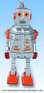 Mechanical vintage Tin Toy robot made of metal (steel) - Item# for this mechanical Tin Toy robot made of metal (steel) : 6014295