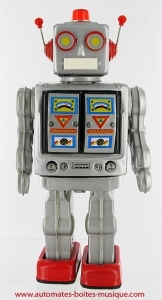 Mechanical vintage Tin Toy robot made of metal (steel) - Item# for this mechanical Tin Toy robot made of metal (steel) : 6014299