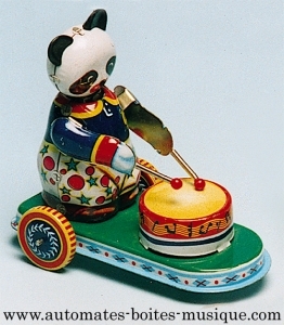 Brinquedo mecânico de colecção em metal, latão e ferro branco grafado: brinquedo mecânico panda com tambor.