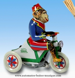 Collectable mechanical Tin Toy made of sheet metal and tin - Item # for this mechanical Tin Toy made of steel : 6397425