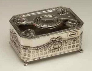 Automate oiseau chanteur mécanique allemand dans une tabatière : oiseau chanteur automate mécanique dans une tabatière en argent - Référence oiseau chanteur automate mécanique en tabatière : MMM-303