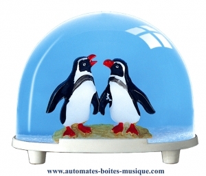Bola de neve clássica não musical fabricada em Alemanha: bola de neve com pinguins.