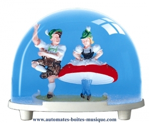 Bola de neve clássica não musical fabricada em Alemanha: bola de neve com dançarinos típicos da Baviera.