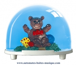 Traditional non-musical snow globe made of plastic without any 18 note musical mechanism - Item # for this non-musical snow globe made in Germany : 3225