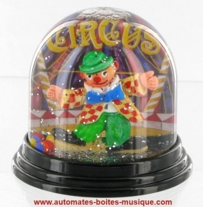 Traditional non-musical snow globe made of plastic without any 18 note musical mechanism - Item # for this non-musical snow globe made in Germany : 342069