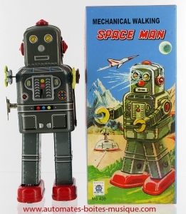 Mechanical vintage Tin Toy robot made of metal (steel) - Item# for this mechanical Tin Toy robot made of metal (steel) : MS439