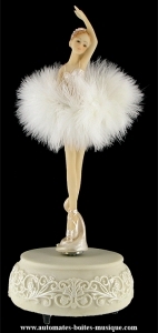 Bailarina autómata musical de porcelana : bailarina autómata con tutu de plumón.