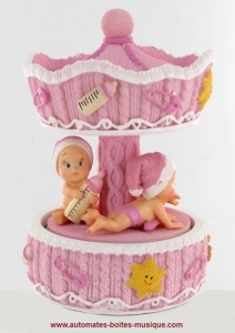 Automi neonati musicali in una giostra rosa.