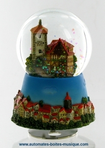 Musical snow globe made of polystone : sparkling musical snow globe "Rothenburg door and buildings".