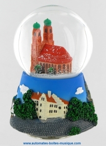 Musical snow globe : musical snow globe inspired to Munich.