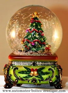 Christmas musical snow globe with 18-note wind up musical mechanism - Item# of this Christmas musical snow globe: 49028.