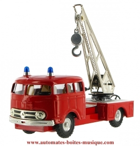 Collectable mechanical tin toy : fire fighters’ trunk with hook made of sheet metal and tin.