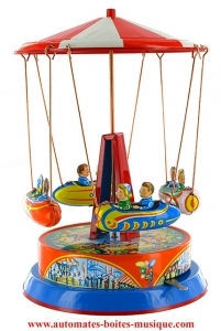 Brinquedo mecânico de coleção em metal, latão e ferro branco agrafado: brinquedo mecânico "Carrossel com navetas".