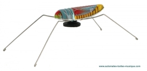 Mechanisches Sammlerspielzeug aus gefalztem Metall.