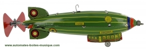 Giocattolo da collezione di metallo, lamiera e latta aggraffati : giocattolo meccanico "Dirigible".