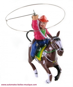 Giocattolo meccanico di metallo, lamiera e latta aggraffati : giocattolo meccanico "Cowboy con lazo".