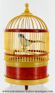 Ave canora autómata en una jaula de mimbre: pequeña ave canora mecánica con plumas unicolores - Referencia de esta ave canora autómata mecánica: 601992