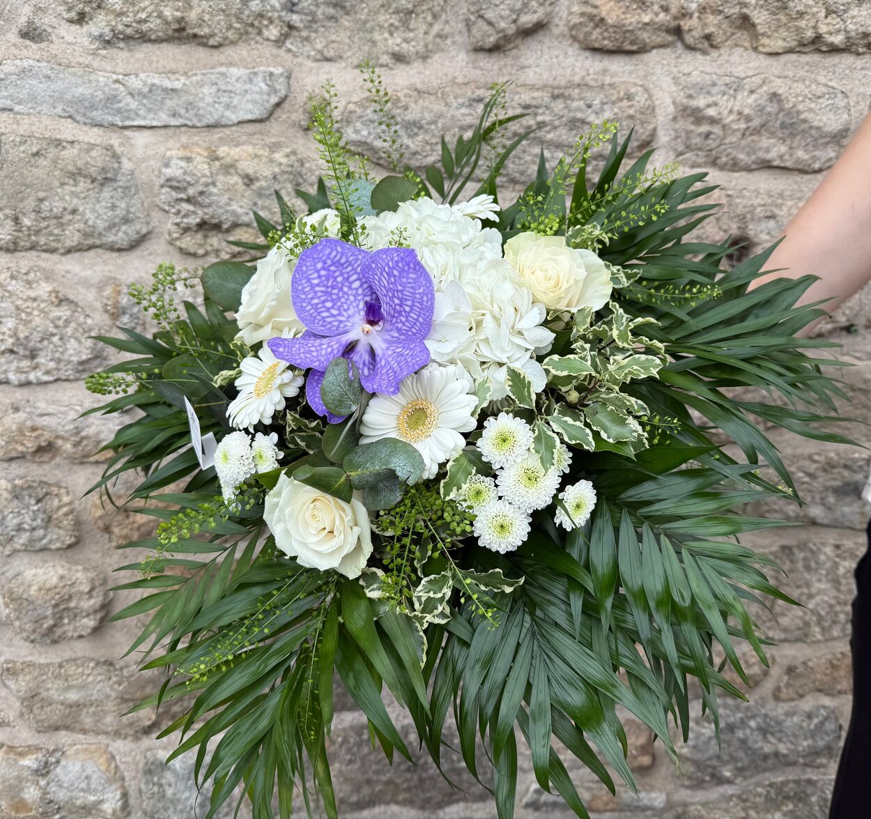 Bouquet rond blanc, bleu , parm
