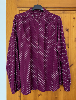 Chemise à pois prune
