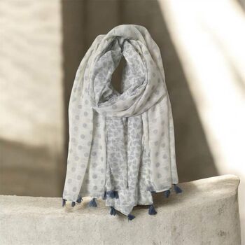 Foulard à pois gris