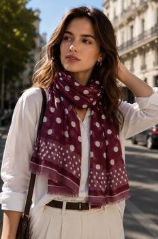 Foulard à pois bordeaux