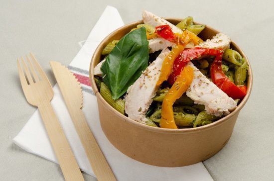 Penne au Poulet rôti & Légumes grillés marinés au pesto maison