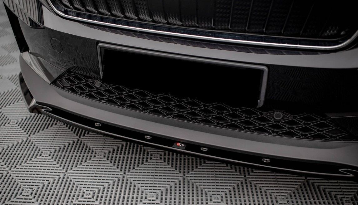 Protection Pare-chocs Arrière Skoda Enyaq 2025- - 90 Cm, Fibre Carbone, Anti-rayures, Adhésive