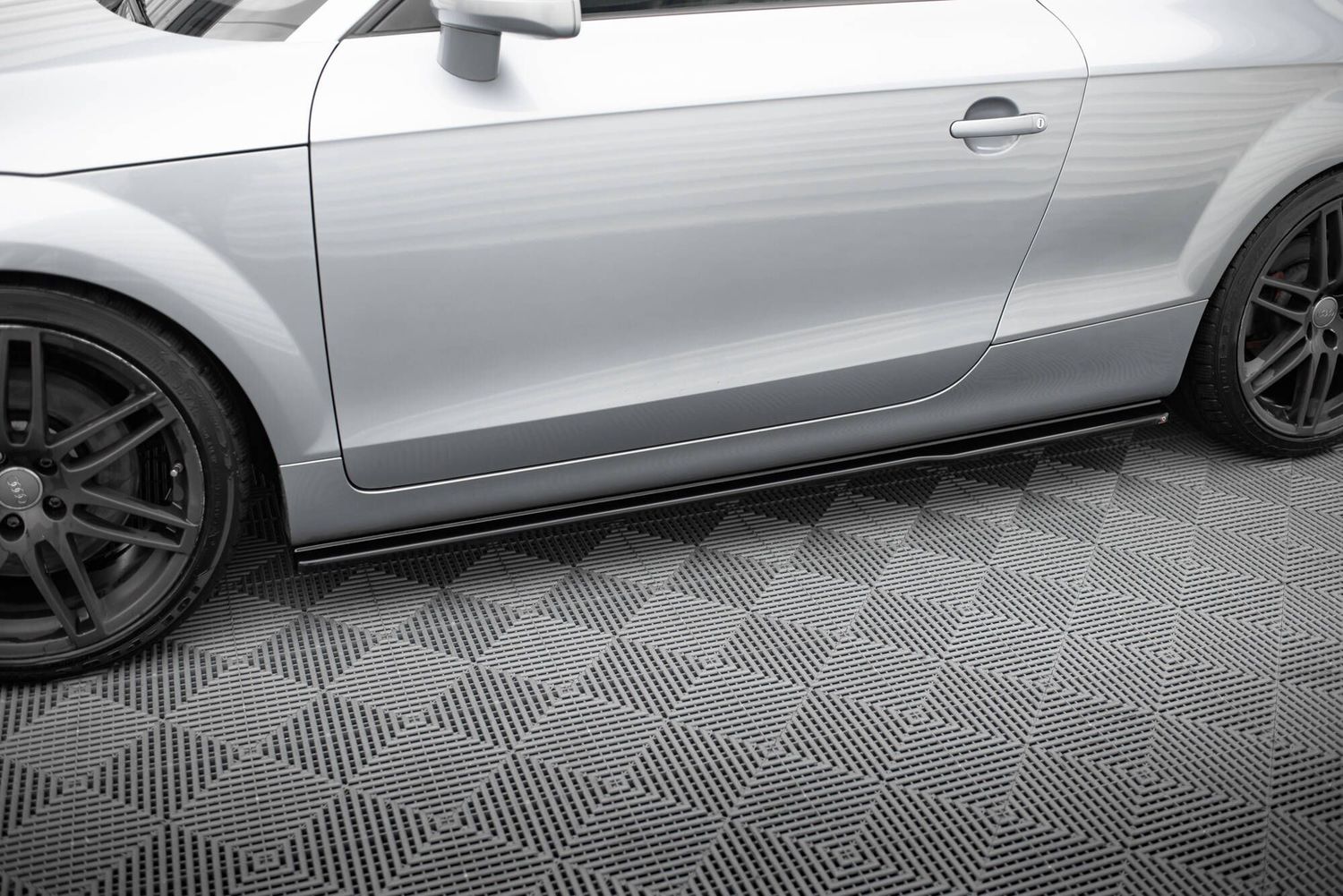 JEU DE BAS DE CAISSE (RAJOUTS EN ABS) AUDI TT 8J S LINE OU TTS