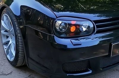 PAUPIÈRES DE PHARES PIANO BLACK OU CARBONE LOOK VW GOLF IV (1998/2004)