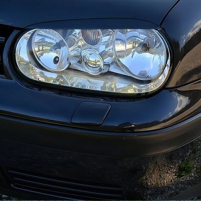 PAUPIÈRES DE PHARES PIANO BLACK OU CARBONE LOOK VW GOLF IV (1998/2004)