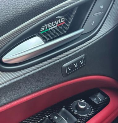 ENJOLIVEURS DE POIGNEES DE PORTES INTERIEURES (AVANT+ARRIERE) ALFA ROMEO STELVIO (2017+)