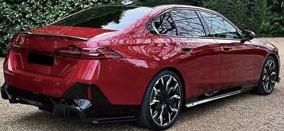 LAME DE PARE CHOC ARRIERE 5 PIECES BMW SERIE 5 G60 PACK M PHASE 1 PIANO BLACK OU CARBONE LOOK (2023+)