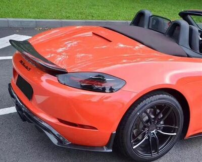 BECQUET DE COFFRE CARBONE PORSCHE BOXSTER OU CAYMAN 718 TYPE 982 (2016/2024)