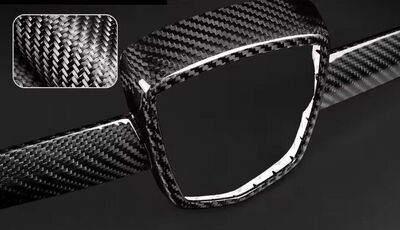 ENJOLIVEUR DE LOGO AVANT CARBONE FIAT 500 / 595 / 695 ABARTH (2012/2023)