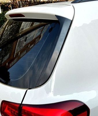 MONTANTS DE CUSTODES ARRIERES GLOSS BLACK VW TIGUAN I (2007/2016)