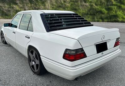 BECQUET DE COFFRE MERCEDES CLASSE E W124 BERLINE (1984/1997)
