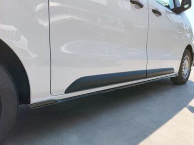 BAS DE CAISSE (RAJOUTS EN ABS) CITROEN JUMPY MK3 OU SPACETOURER MK3 MTD DESIGN (2016/2023) FIAT SCUDO MK3 (2022+) OPEL VIVARO C (2019/2023) OPEL ZAFIRA LIFE (2019/2023) PEUGEOT EXPERT (2016/2023) PEUGEOT TRAVELLER (2016/2023)TOYOTA PROACE L2/L3 MK3 (2016/