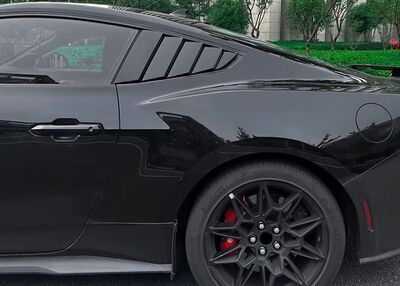 PRISES D'AIR DE VITRES ARRIERES TYPE "LOUVERS" FORD MUSTANG MK7 V2 (2023+)